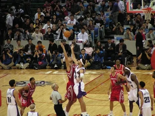 莱万西甲生涯进74球，同期单一联赛进球数仅次于哈兰德和凯恩（莱万西甲累计74球，同期单联赛进球数仅逊哈兰德与凯恩）