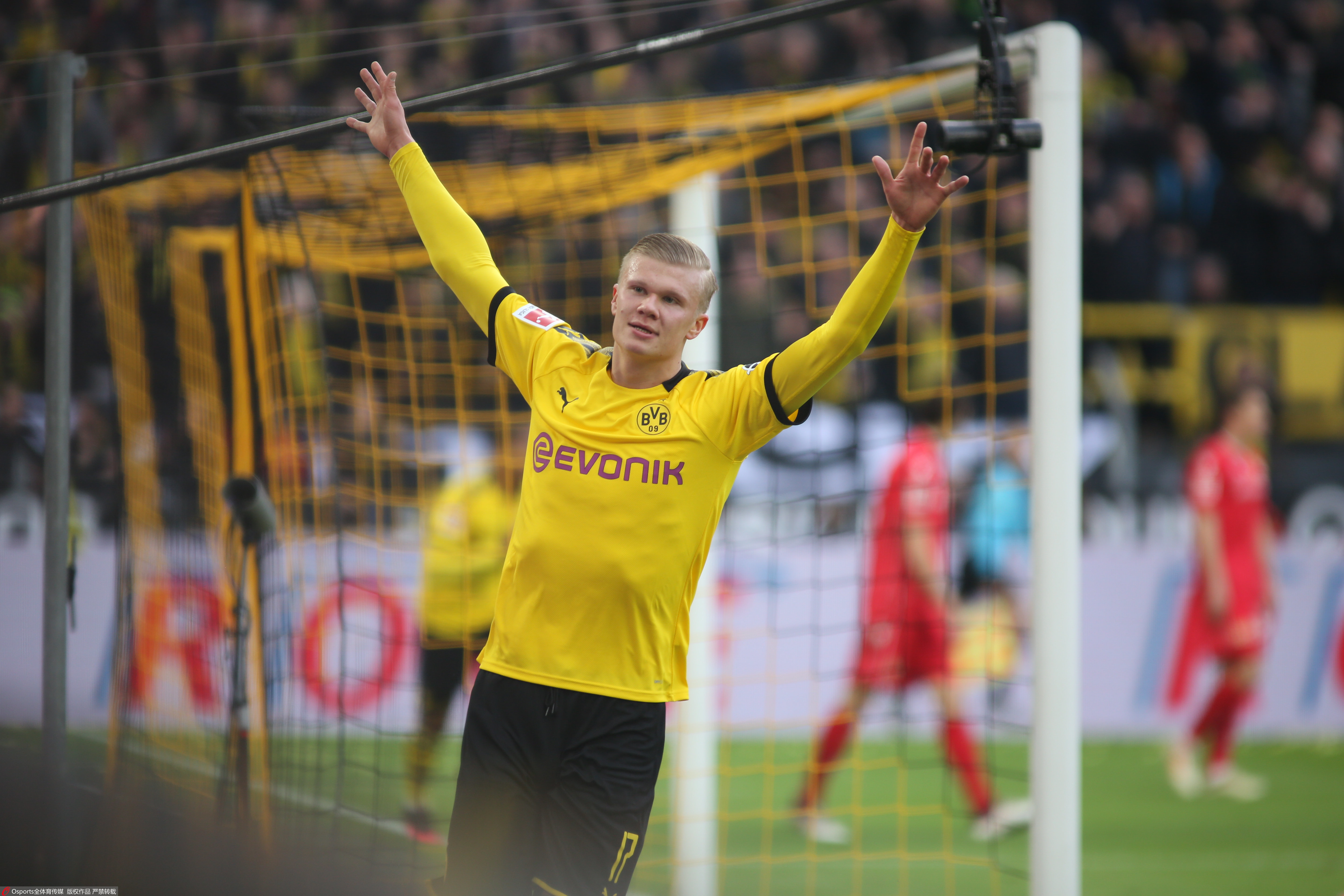 灰熊被逆转！莫兰特21+10犯大错，乐福梦回巅峰，湖人弃将也拉胯（灰熊遭逆转！莫兰特21+10却成争议焦点，乐福重现巅峰，前湖人球员表现低迷）