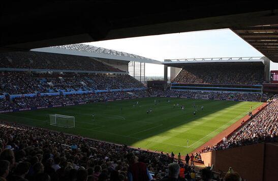 恍如隔世，巴萨上一次在诺坎普比赛法蒂双响，登贝莱助攻（时过境迁，巴萨上次在诺坎普亮相，法蒂梅开二度，登贝莱贡献助攻）