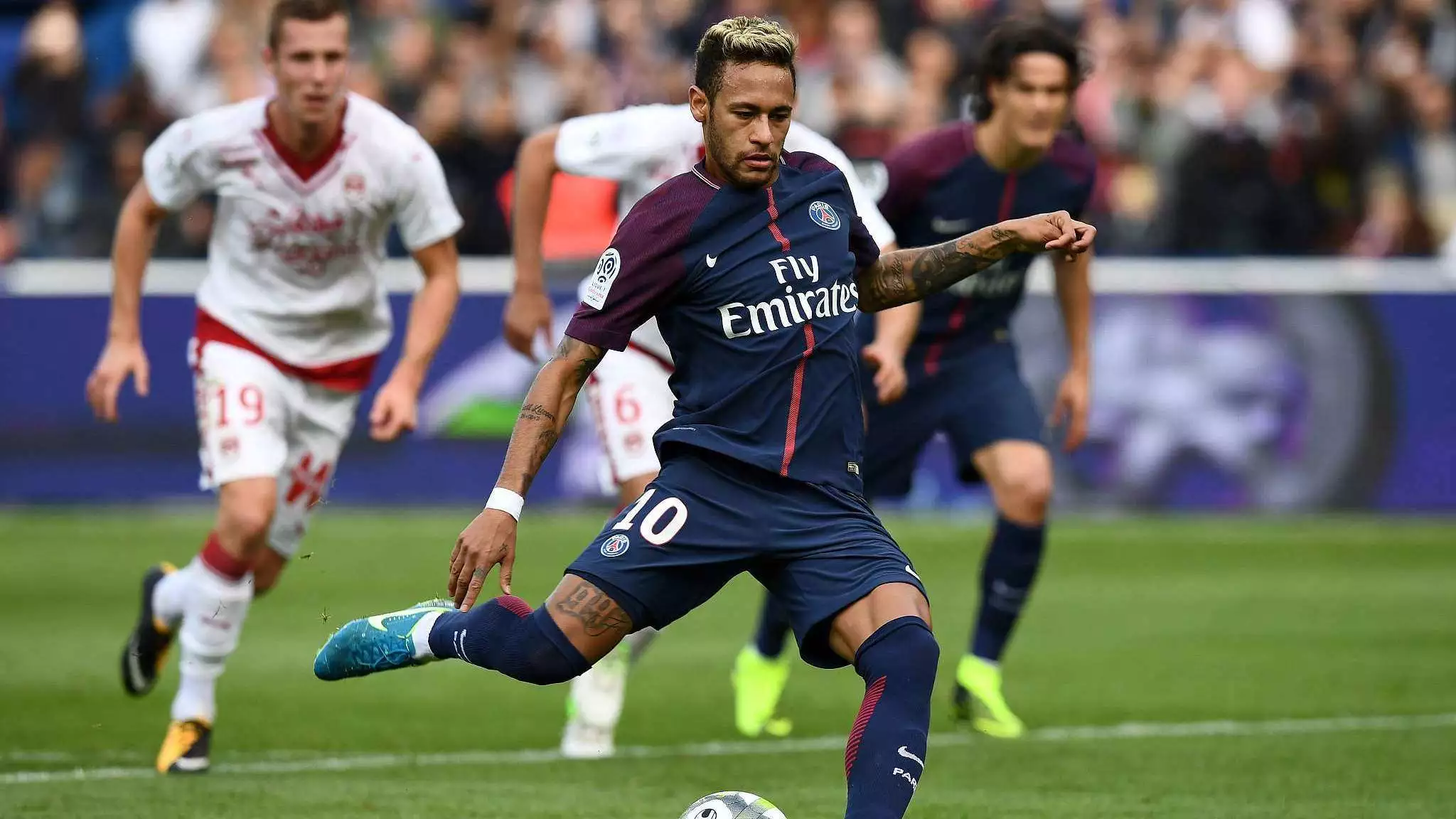 达万已返回巴西疗伤，将缺席今晚对阵麦克阿瑟的比赛（达万回巴西治疗伤势，今夜无缘对阵麦克阿瑟）