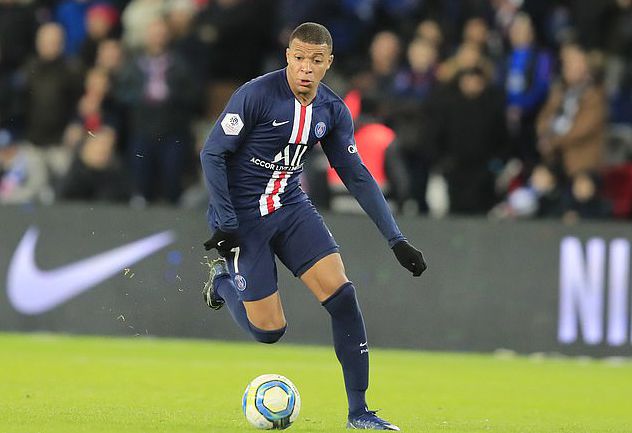 萨拉赫公开炮轰利物浦：若离队沙特高薪与欧洲降薪二选一（萨拉赫怒斥利物浦：若离队，只能在沙特高薪与欧洲降薪间抉择）