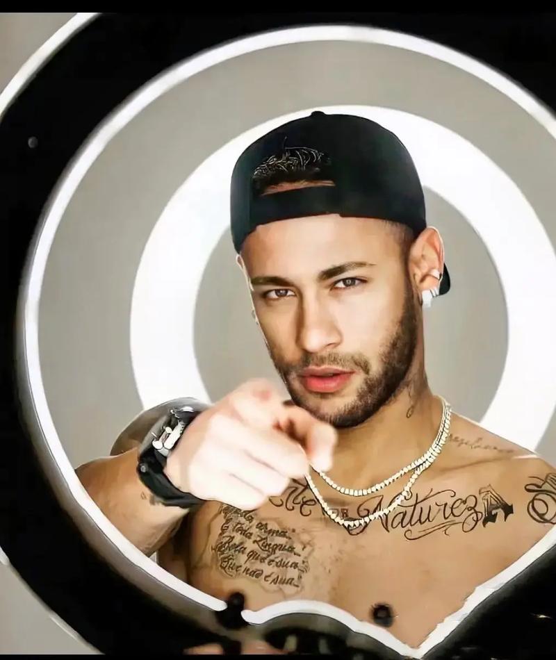 德天空：桑乔正是多特所需要的球员类型，但他没那么勤奋守纪（德天空：桑乔与多特高度契合，但在勤奋与纪律方面有所欠缺）