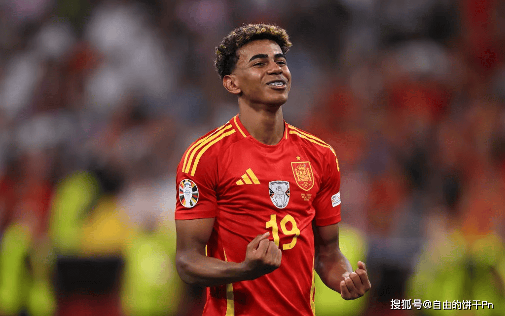 久违了，伊藤洋辉自今年3月以来首次进入拜仁比赛大名单（阔别数月，伊藤洋辉首度重返拜仁比赛名单）