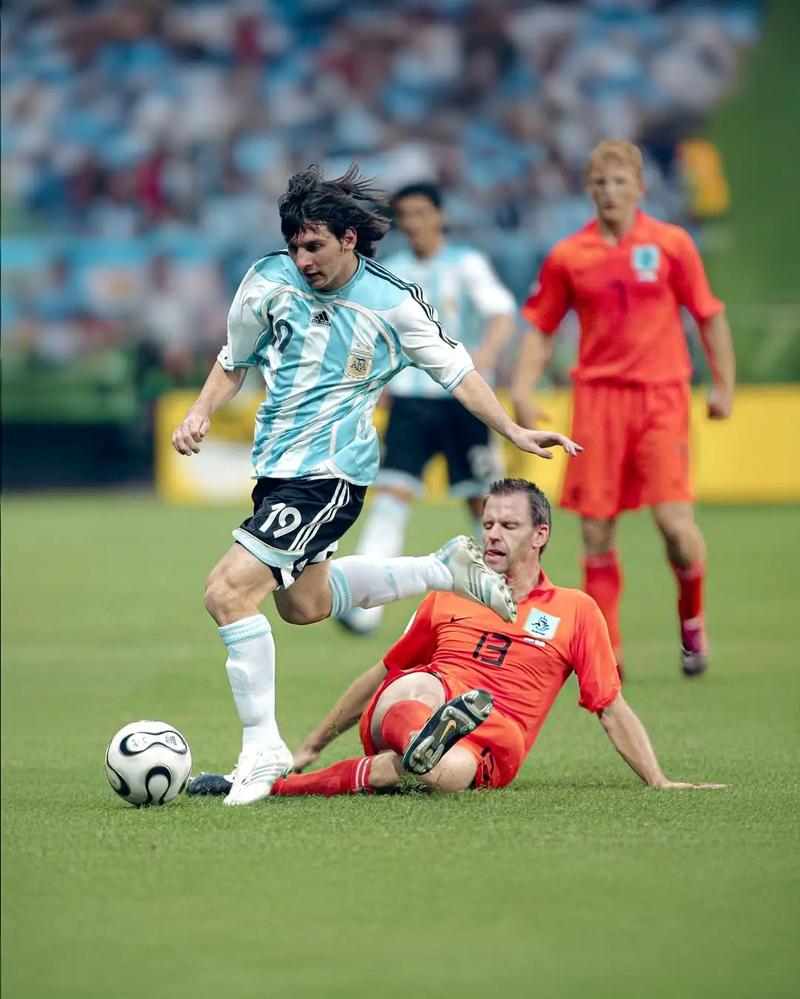 CBA杯“山东德比”裁判频繁纵容大动作引热议！媒体人质疑不作为（CBA杯山东德比争议升级：裁判被指放任大动作，媒体人质疑不作为）