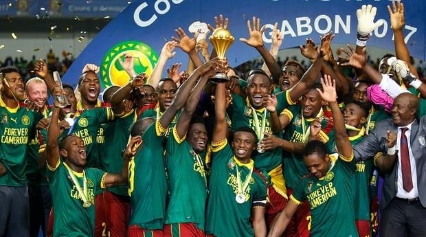 不服！弗兰克：不理解西蒙斯为何改判红牌，也不理解罗梅罗吃第二张黄牌（弗兰克质疑判罚：不理解西蒙斯改判红牌，同样不解罗梅罗吃到第二张黄牌）