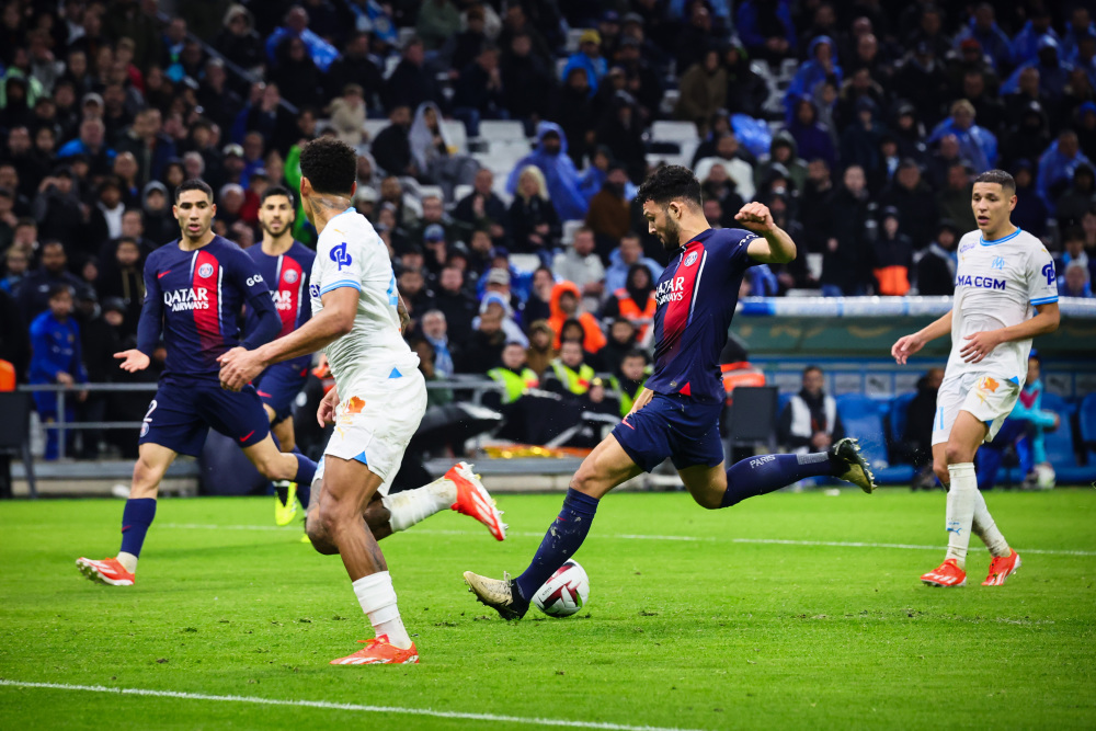 科曼称赞阿尔克马尔19岁中场斯密特：他身上的特质像佩德里（科曼：阿尔克马尔19岁中场斯密特的特质让我想起佩德里）