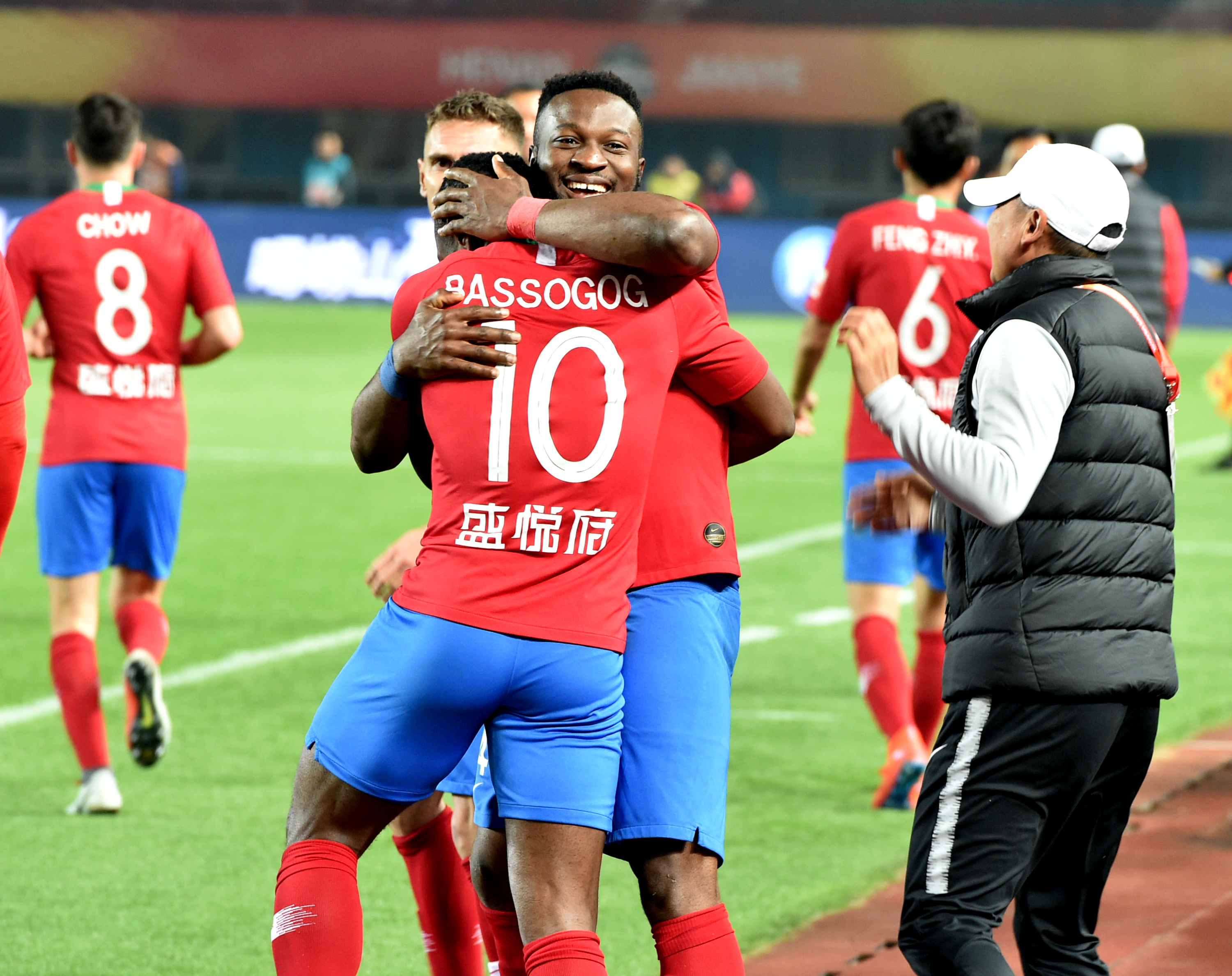 客场2-1力克中国香港，新加坡时隔41年重返亚洲杯正赛（新加坡客场2-1击败中国香港，时隔41年再进亚洲杯正赛）